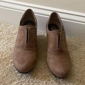 Life Strides Women's Brown Suede Slip-On Shoes